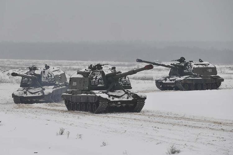 Для тех, кто физически подготовлен и готов к выполнению более сложных задач, всегда открыты роли в боевых подразделениях. Будь то пехота, артиллерия или специальные операции, эти должности требуют дисциплины, силы и психической устойчивости. Эти должности могут также предполагать специальную подготовку и значительные затраты времени и сил.