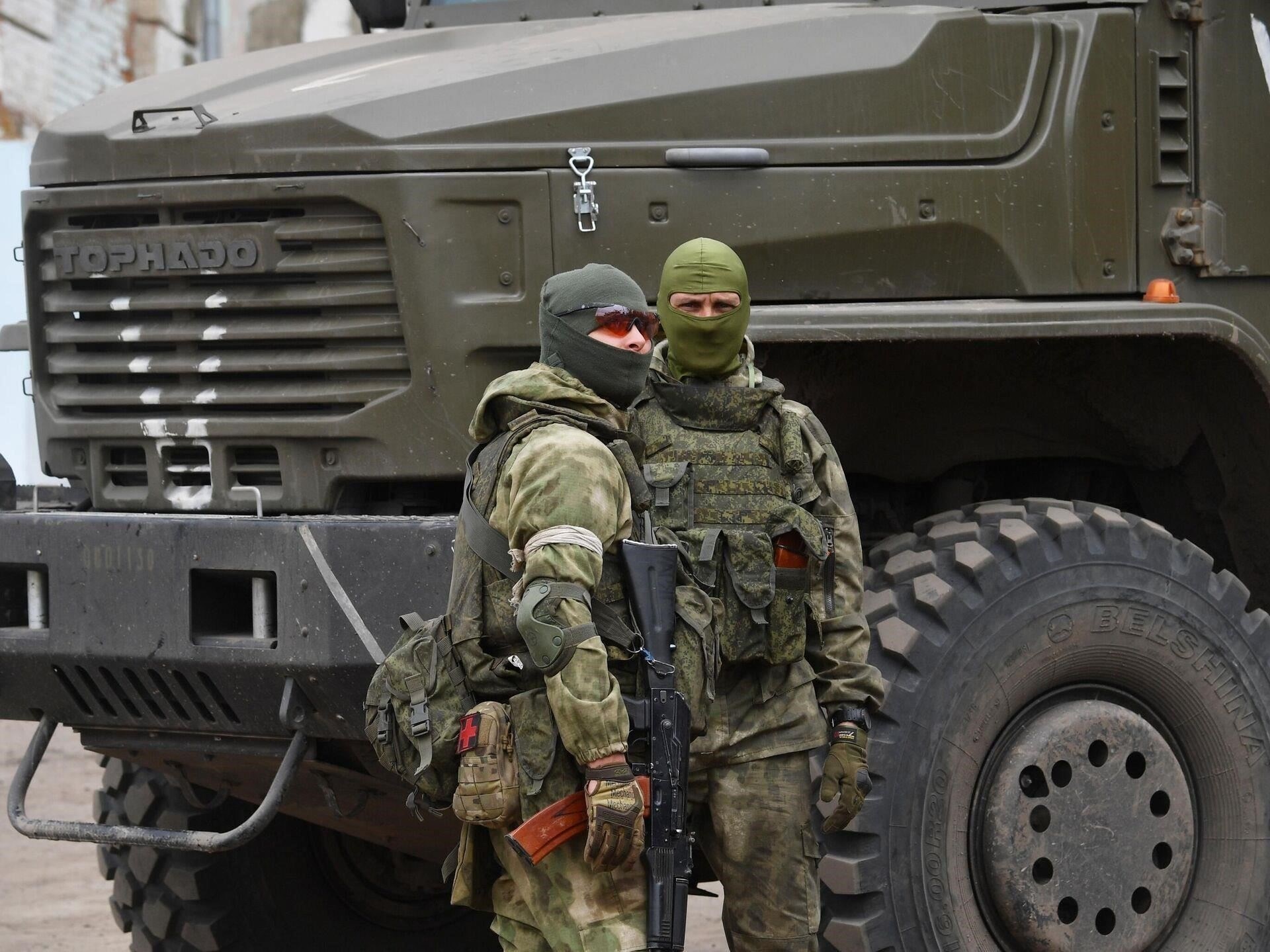 Если вы нацелены на карьеру в военной разведке, попасть в ГРУ (Главное разведывательное управление) может показаться вам практически недостижимой целью. Однако это не только для самых элитных: многие новобранцы из различных родов войск, таких как ФСБ, ВДВ и даже ВМФ, сумели пробиться в ряды этого престижного подразделения. Вот что вам нужно знать, чтобы попасть туда: