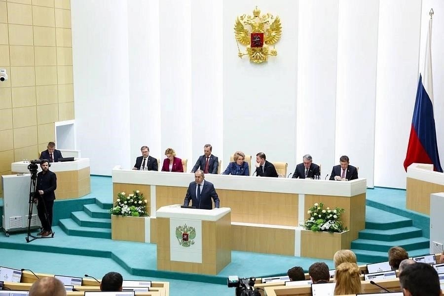 Избирательная служба и условный призывС другой стороны, в некоторых странах сохраняется система избирательной службы, при которой призыв не является обязательным, но может быть введен в действие во время чрезвычайных ситуаций. Такие страны, как Израиль и Южная Корея, продолжают использовать такую форму призыва, при которой молодые люди обязаны служить в течение определенного периода времени, а некоторые исключения делаются по состоянию здоровья, образованию или другим критериям. Такие системы обеспечивают постоянное наличие резервных сил в случае необходимости, не обязывая все население служить.